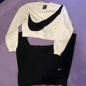 Nike xs crop sweatshirt excellent used condition!